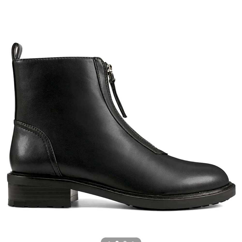 AEROSOLES Black Ankle Boots with Front Zipper